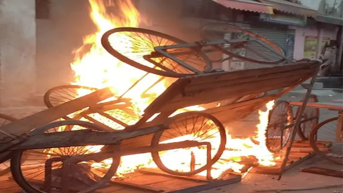Ranchi Violence: राची के मेन रोड में पथराव, आगजनी, फायरिंग।