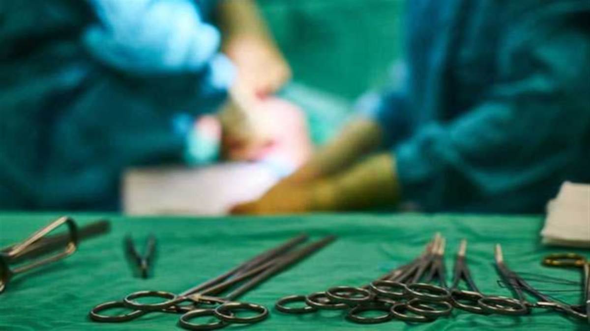 Gender Reassignment Surgery मेरठ के मेडिकल कालेज में लड़की को सर्जरी करके लड़का बनाया गया है।