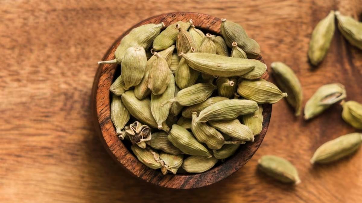 Cardamom Side Effects इलायची खाने के हैं शौकीन, तो इसके नुकसान के बारे