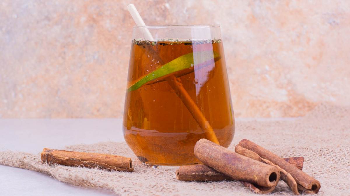Cinnamon Lukewarm Water Benefits गुनगुने पानी में मिलाकर पिएं बस 1
