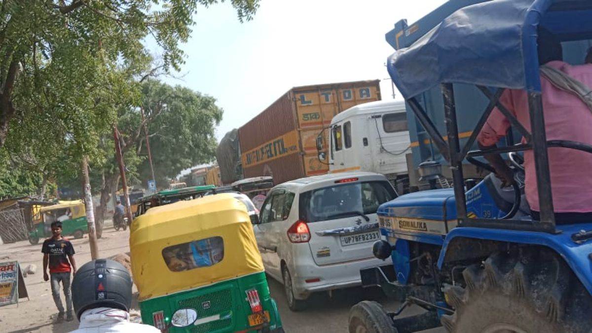 accidents stopped traffic on kanpur sagar highway morning started with jam