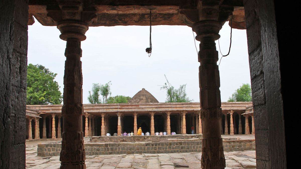 https://www.jagranimages.com/images/newimg/10062024/10_06_2024-bhojshala_23736316.jpg