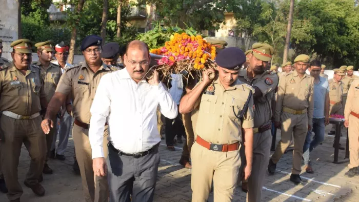 सिपाही से बोला खनन माफिया... 'हट जा सामने से नहीं तो कुचल दूंगा'