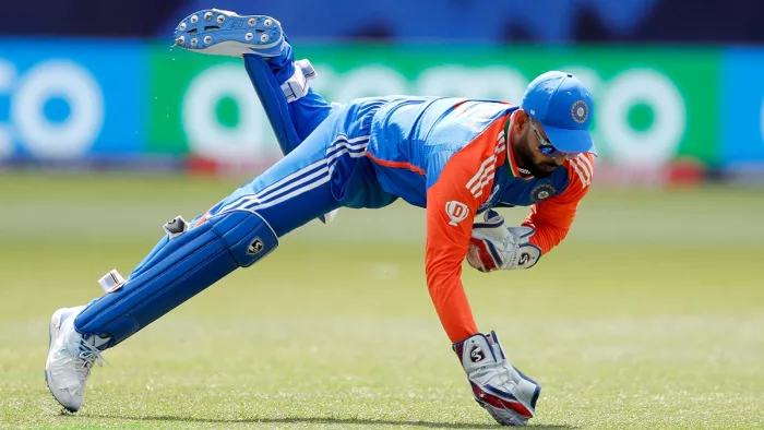 IND vs PAK: 'Rishabh Pant के एक्‍सीडेंट के बारे में सुना तो मैं रोया था...', भारतीय टीम के पूर्व हेड कोच ने किया बड़ा खुलासा - Ravi Shastri reveals that he cried