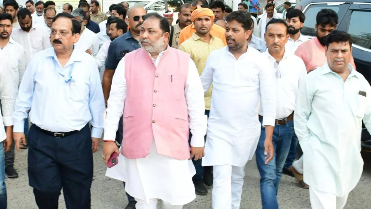 Ballia News: सेवाएं नहीं सुधरी तो निलंबन को तैयार रहें CMO और CMS, मंत्री ने अस्पताल की खामियों पर जताई नाराजगी
