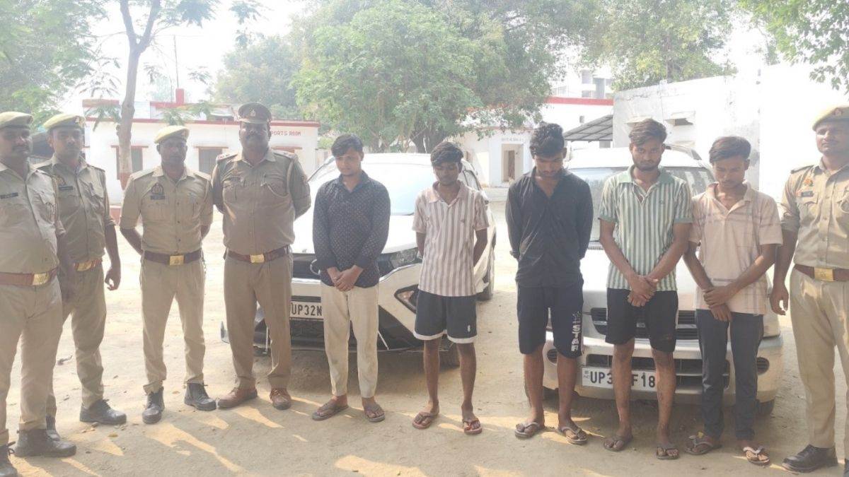 lucknow and mau gang busted for robbing passengers in barabanki
