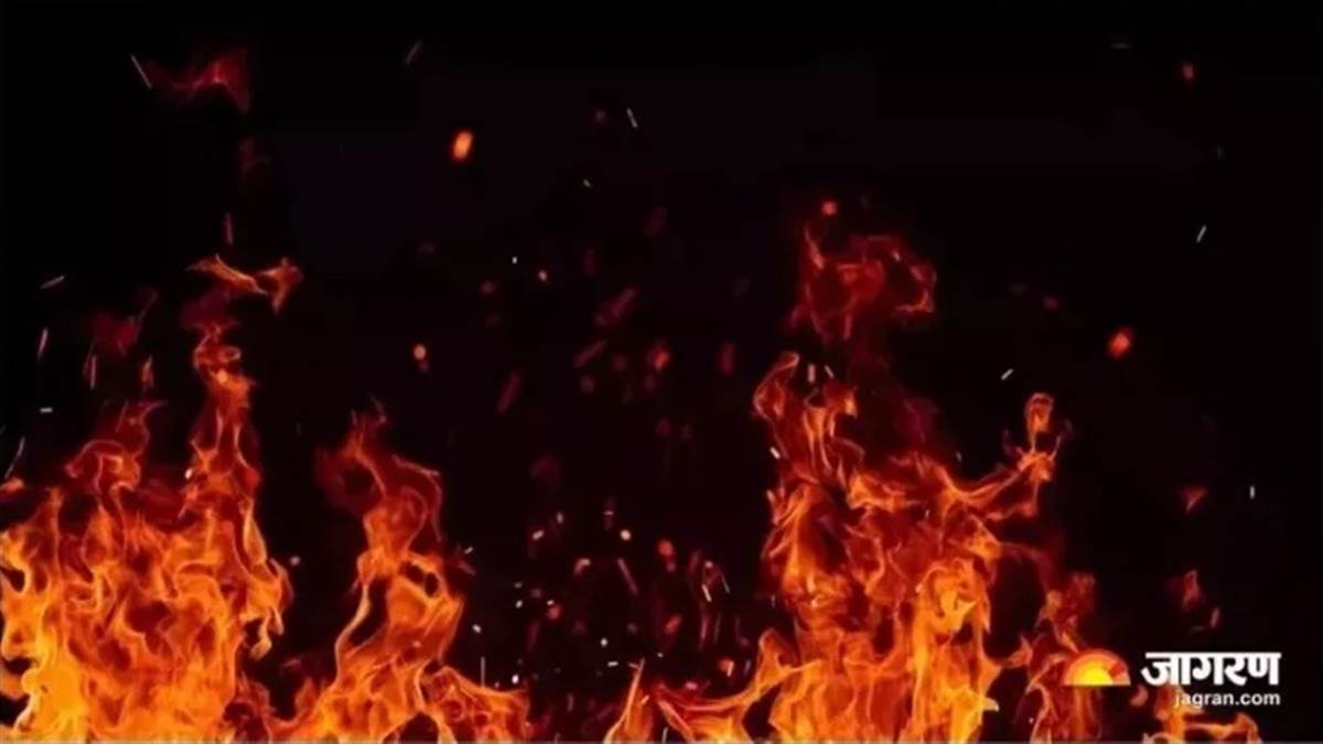https://www.jagranimages.com/images/newimg/10062025/10_06_2025-fire_ghaziabad_23960243.jpg