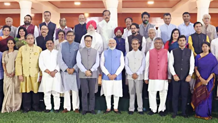 विदेश से लौटे प्रतिनिधिमंडल से पीएम मोदी ने की मुलाकात। (फोटो- एएनआई)