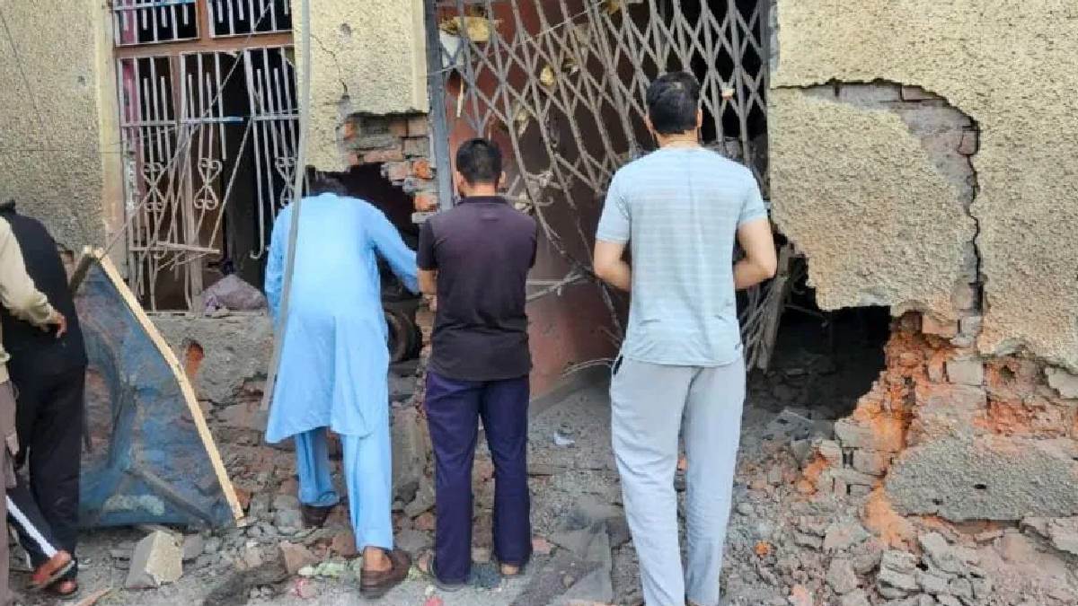 cpim delegation visits srinagar to assess situation will meet the victims of pakistani firing