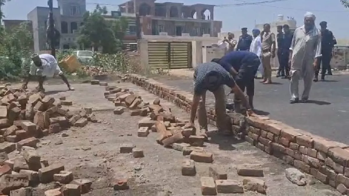हरियाणा में किसानों ने इस सड़क पर दीवार बनाकर किया कब्जा, मौके पर पहुंची पुलिस; कई लोग हिरासत में