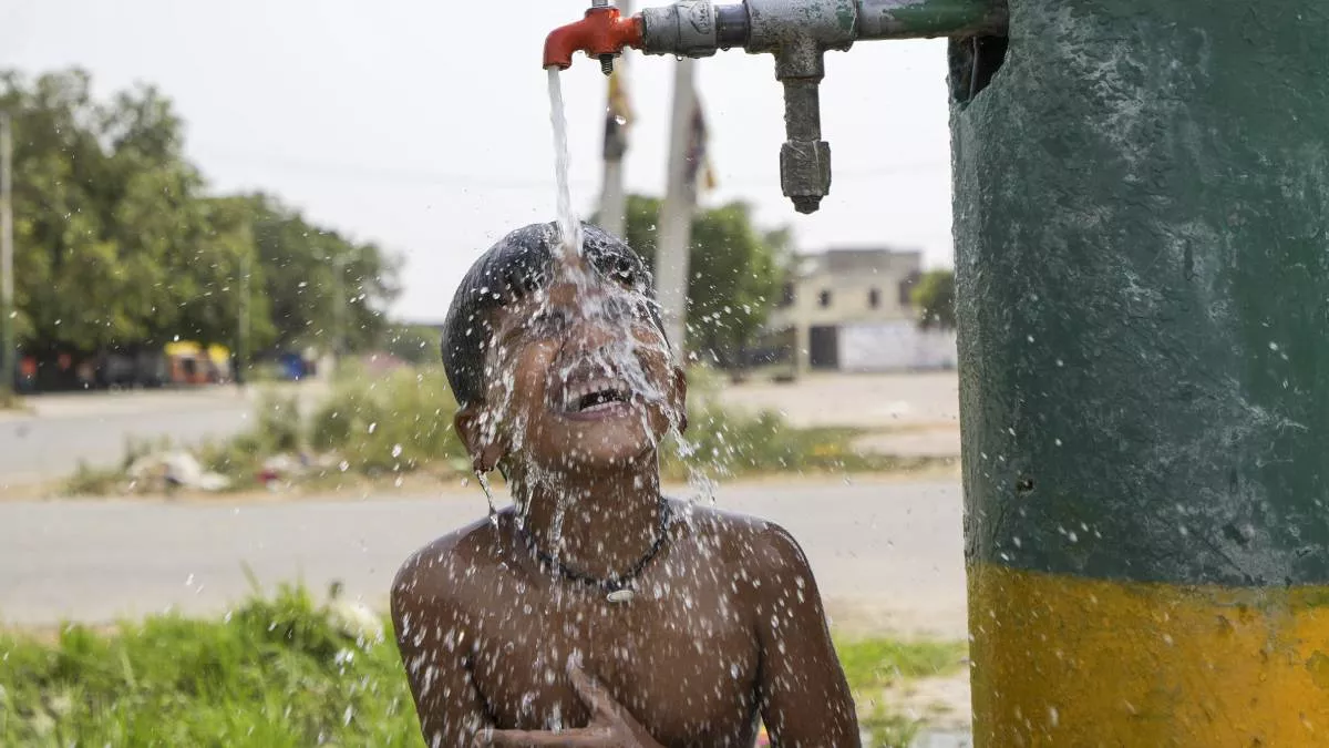 Jammu Weather Update: सीजन का सबसे गर्म दिन रहा सोमवार, जम्मू में 40 डिग्री पार पहुंचा तापमान; कब मिलेगी राहत?