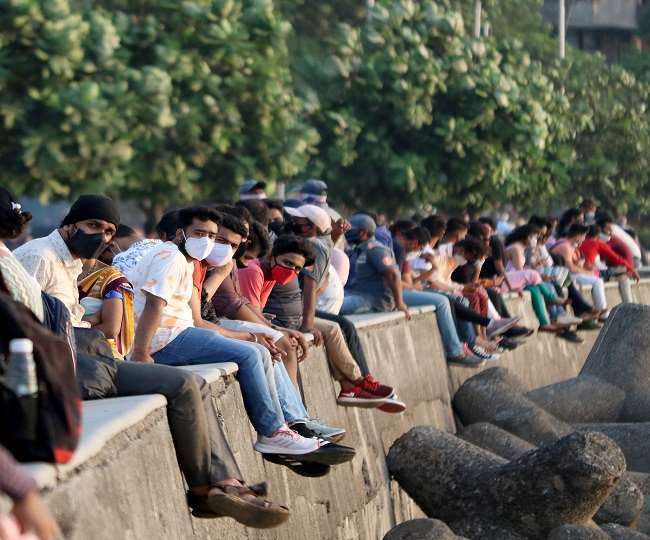 कोरोना की तीसरी लहर के लिए जनता होगी जिम्मेदार, कोविड मानदंडों का जमकर हुआ उल्लंघन