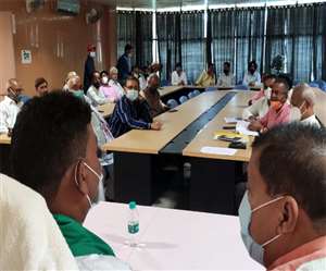 Jharkhand News, Satyanand Bhokta मंत्री सत्&zwj;यानंद भोक्&zwj;ता की अध्यक्षता में श्रमिक संघों के साथ हुई बैठक में सहमति बनी है।