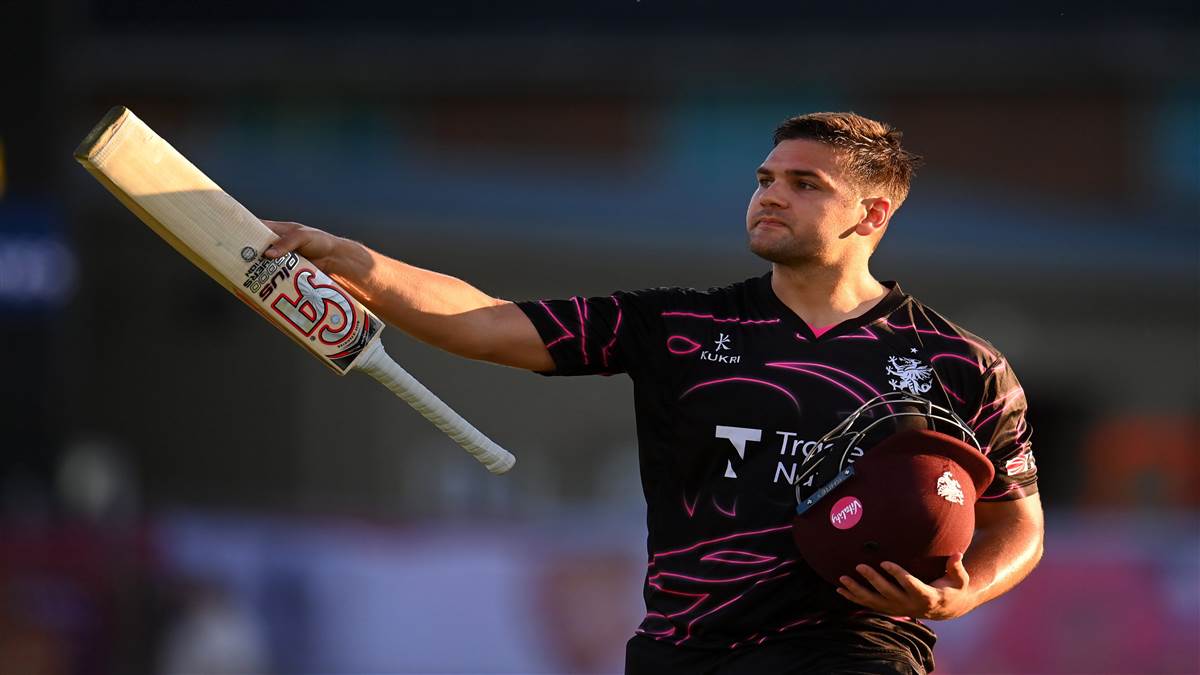 rilee rossouw and tom banton lead historic win against derbyshire at t20 blast quarter final match