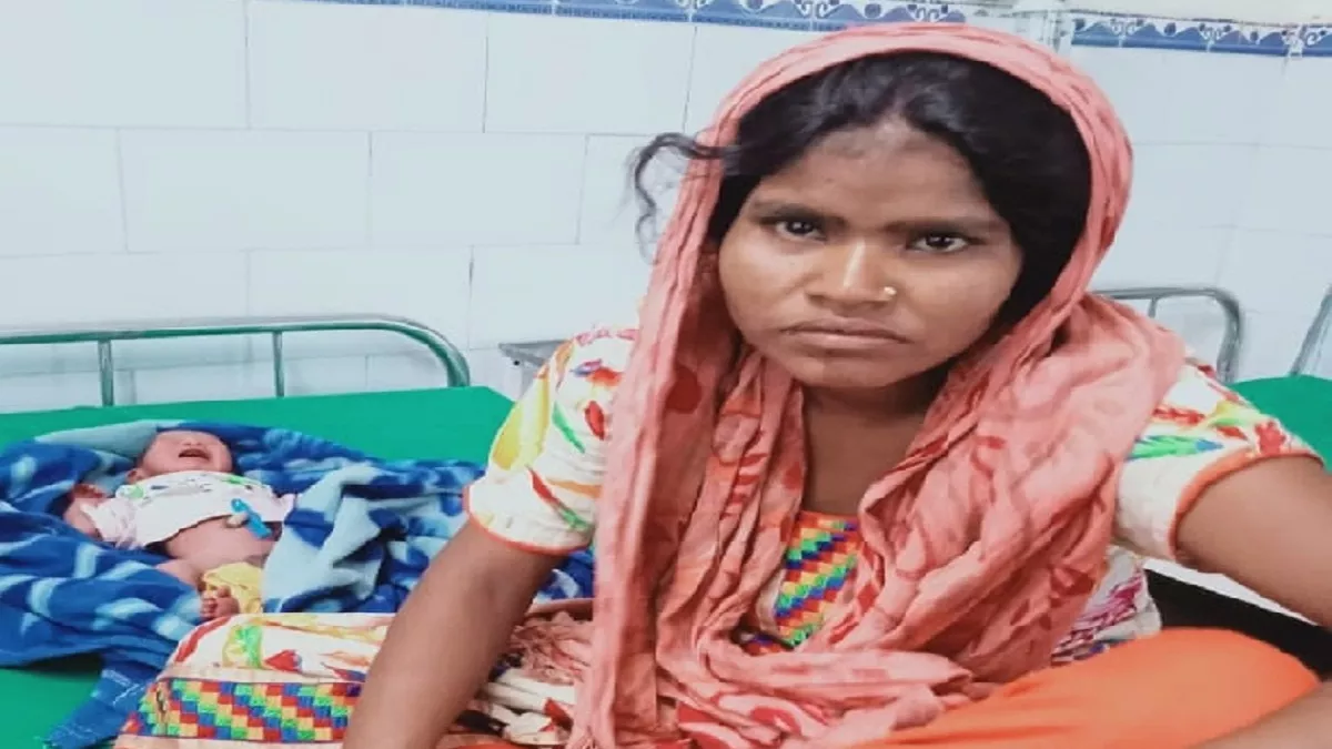 Haldwani News: महिला अस्पताल से गर्भवती को भगाने व गेट पर प्रसव मामले में  डाक्टर व नर्सिंग अधिकारी पर गिरी गाज - Action on the doctor and nursing  officer of the women