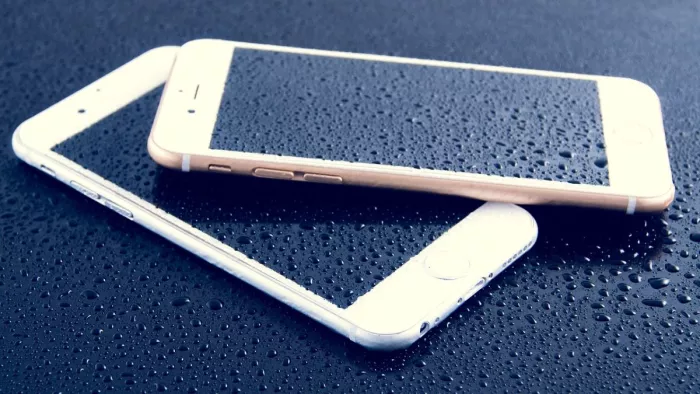 How to keep your smartphone safe in the rains Follow These Tips