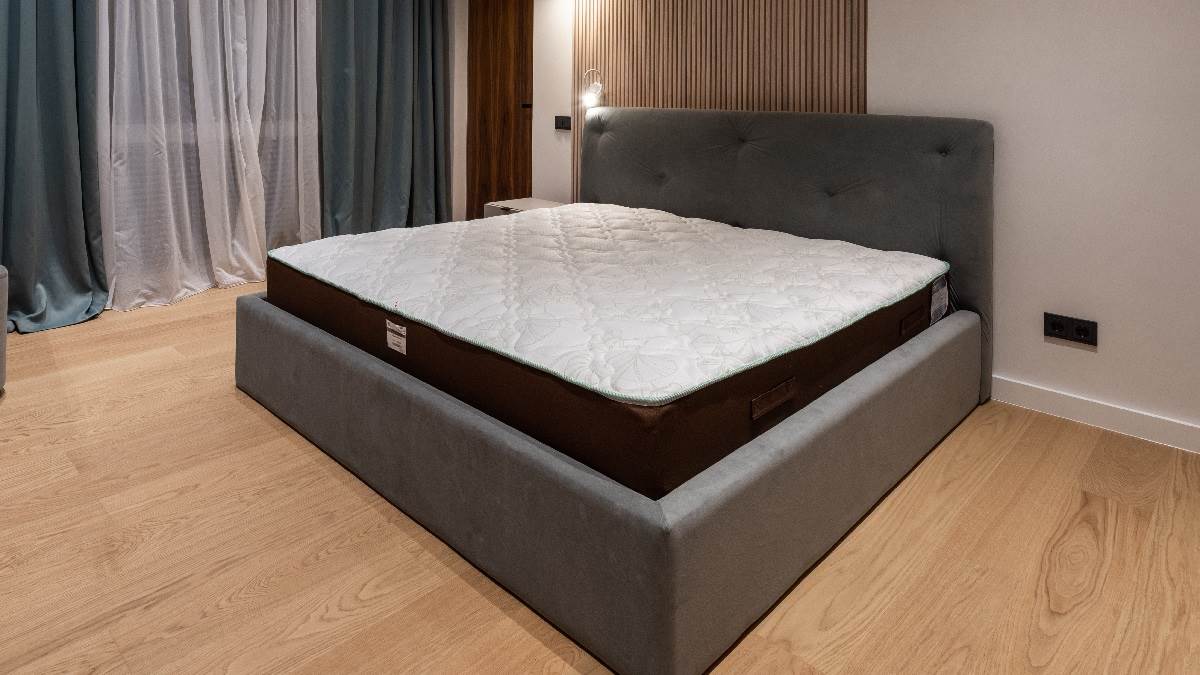 गलत मैट्रेस से हो गई है हड्डी और नस से जुड़ी बीमारी, आज ही लाएं ये Duroflex Mattresses, लेटते ही आएगी नींद