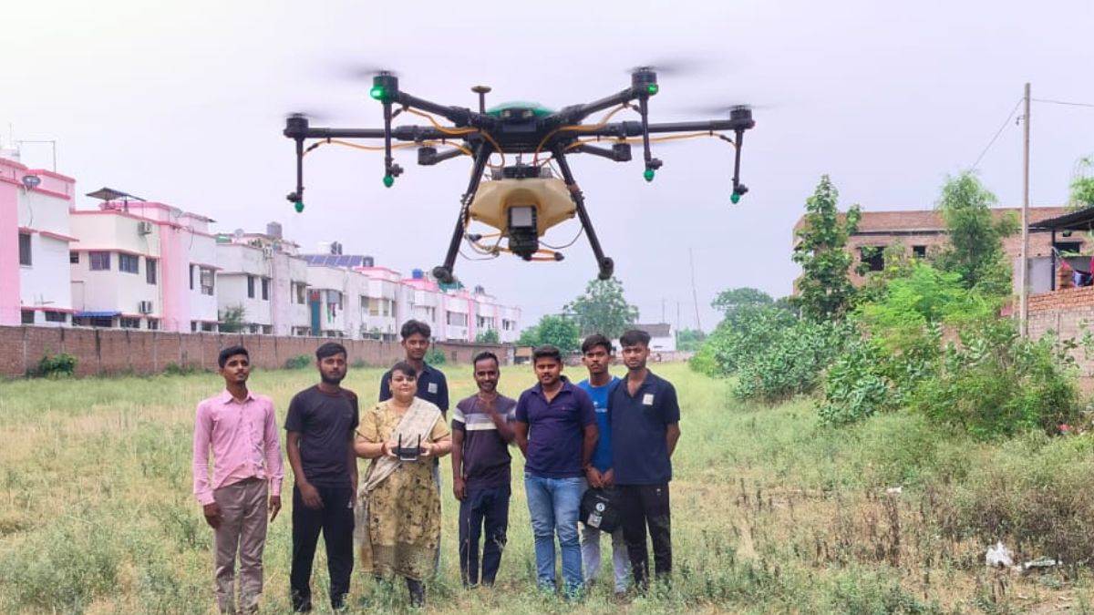 https://www.jagranimages.com/images/newimg/10072024/10_07_2024-bhagalpur_rashmi_drone_training_23756021.jpg