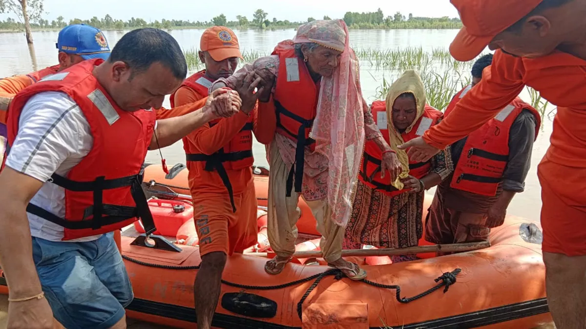Uttarakhand Flood: उत्‍तराखंड में बाढ़ जैसे हालात, खटीमा में तीन दिन से छत पर बैठे परिवार को किया रेस्क्यू; गौला में डूबे रेलवे के काम