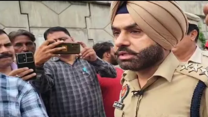 पुरानी रंजिश को लेकर दो गुटों में हुई फायरिंग।