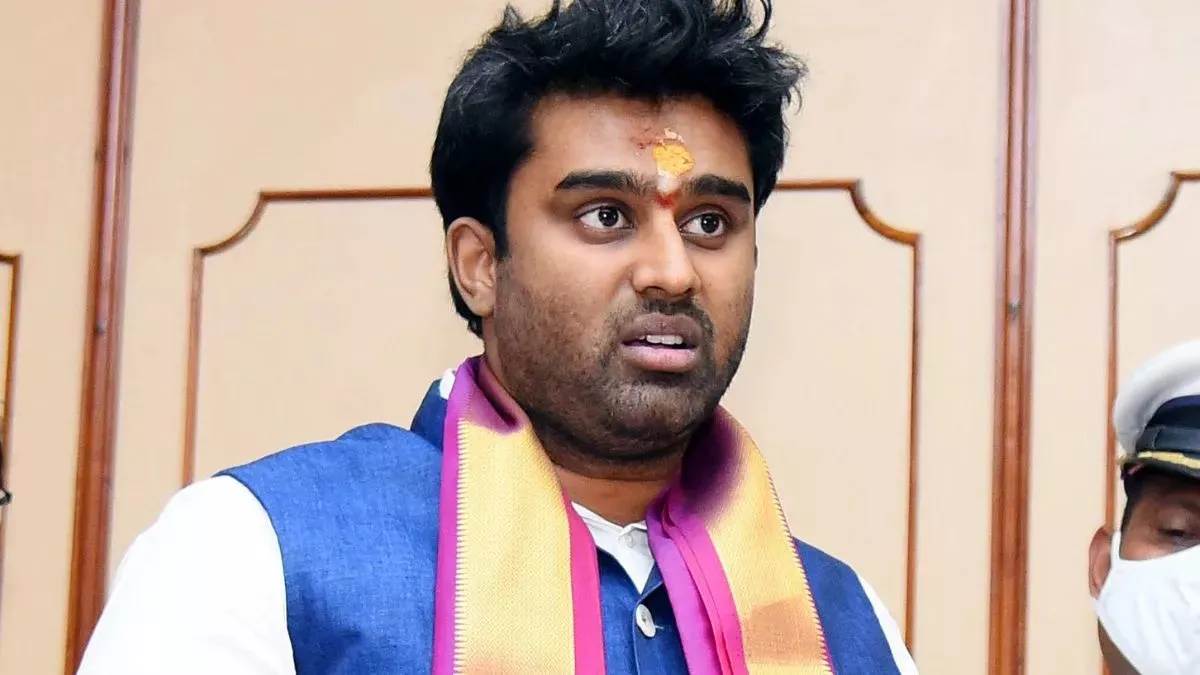 https://www.jagranimages.com/images/newimg/10072024/10_07_2024-suraj_revanna_23755580.jpg
