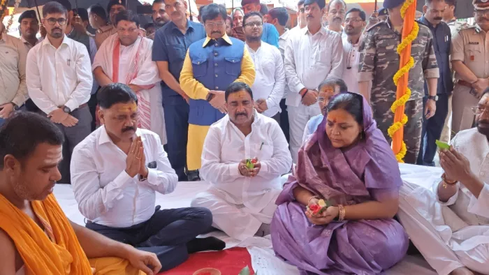 खिजुरिया से क्यू काम्प्लेक्स तक बनेगा फुट ओवरब्रिज : मंत्री