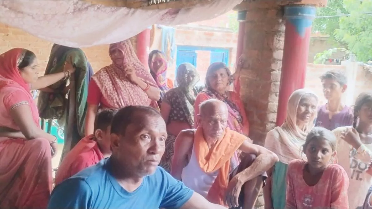 Auraiya: 'वो हमारी बात नहीं मनती थी', प्रियंका के स्वजन बोले- प्रेमी को मिलनी चाहिए फांसी, राष्ट्रपति से करेंगे मांग