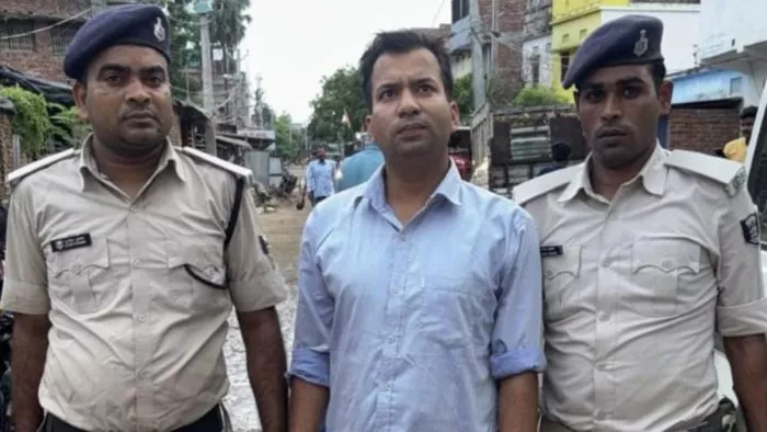 भोजपुर में दाखिल-खारिज के नाम पर 20000 रुपये घूस लेते राजस्व कर्मचारी अरेस्ट, 48000 की थी डिमांड