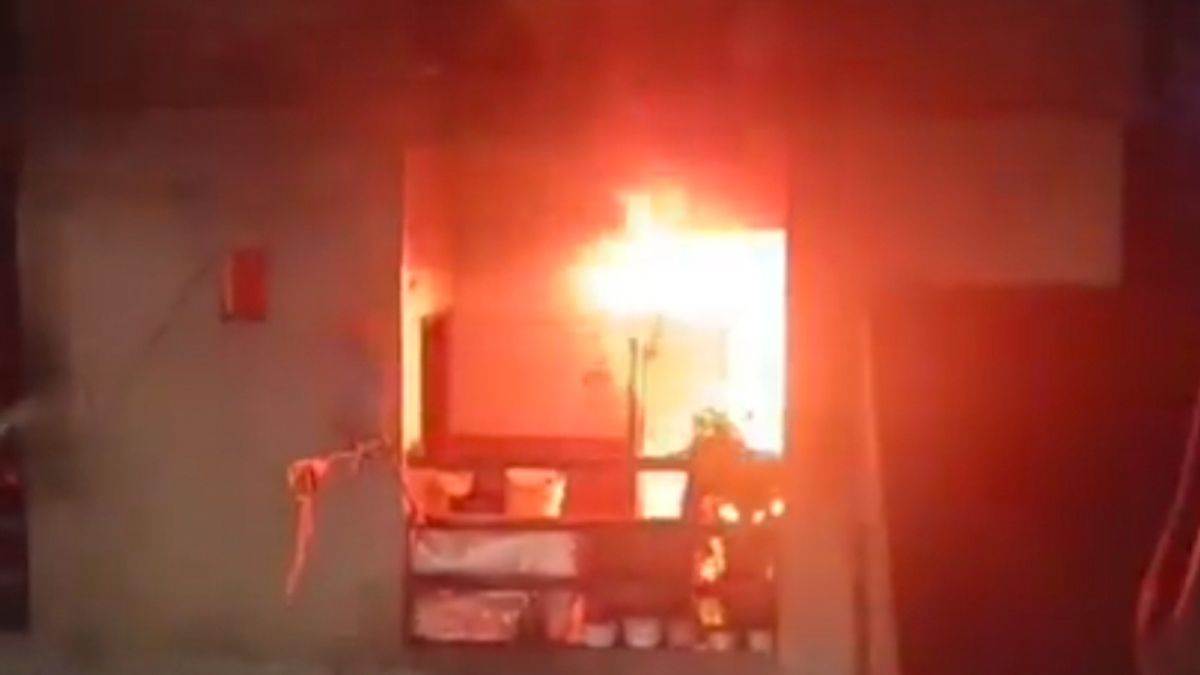 ncr noida cylinder burst gas leakage causes fire 100 trapped
