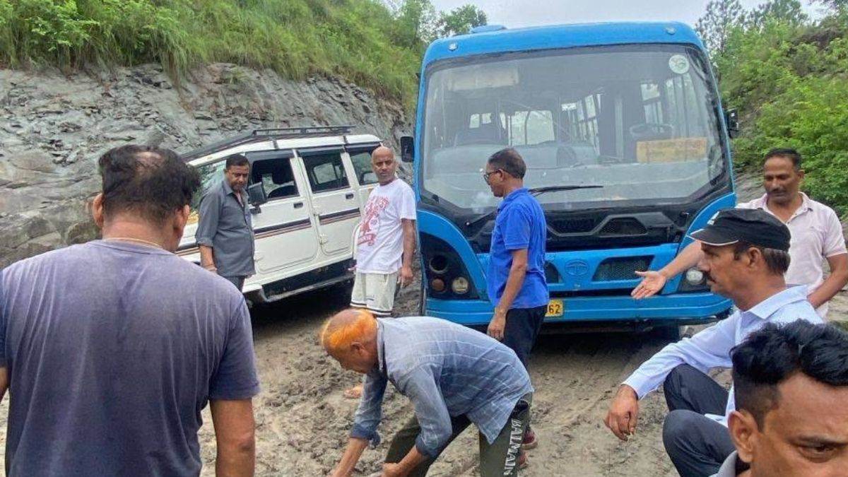 https://www.jagranimages.com/images/newimg/10072025/10_07_2025-kangra_heavy_rains_affect_23980704.jpg