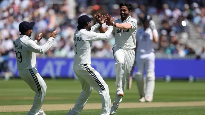 नितीश कुमार रेड्डी ने एक ही ओवर में चटकाए दो विकेट। फोटो- सोशल मीडिया