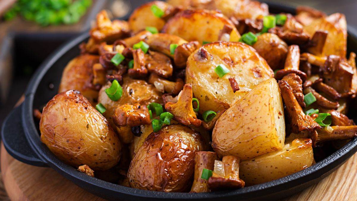 https://www.jagranimages.com/images/newimg/10072025/10_07_2025-potato_dishes_23980027.jpg