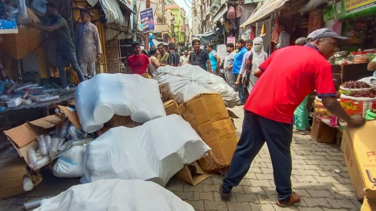 https://www.jagranimages.com/images/newimg/10072025/10_07_2025-sambhal_polythene_news_23980356.jpg