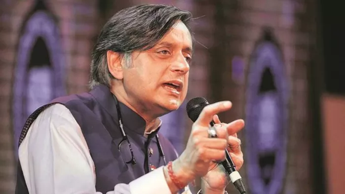 शशि थरूर ने आपातकाल को बताया काला अध्याय (फाइल फोटो)