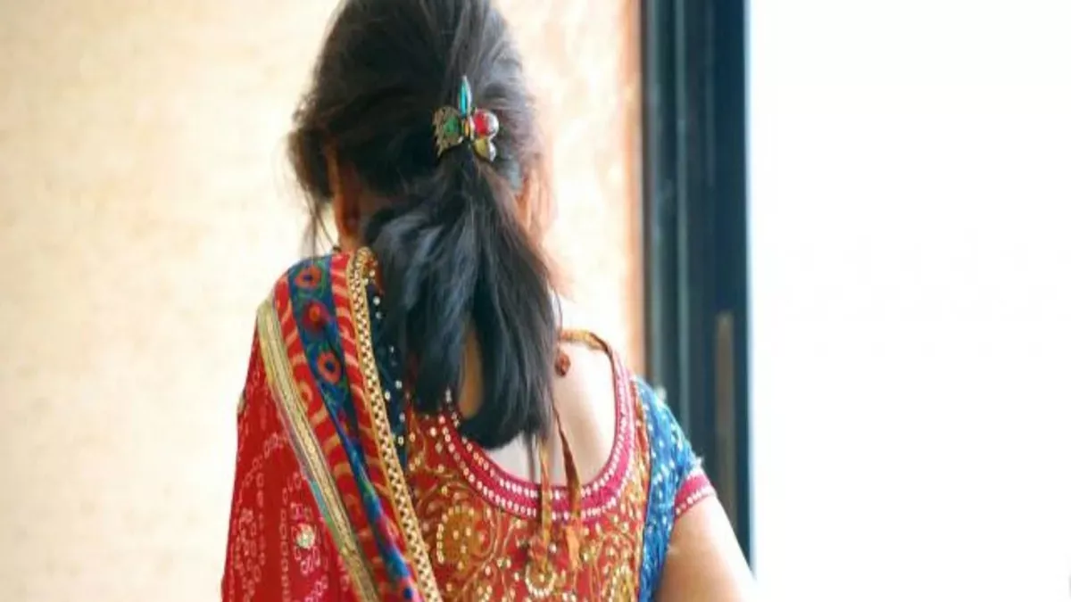 भांजे के प्रेमजाल में फंसी मामी, 4 बच्चों को छोड़कर हो गई फरार; घर से ले गई 100000 कैश