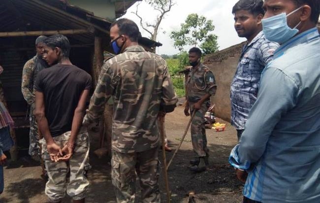 कोयला उतारने के दौरान पुलिस व महिलाओं में झड़प