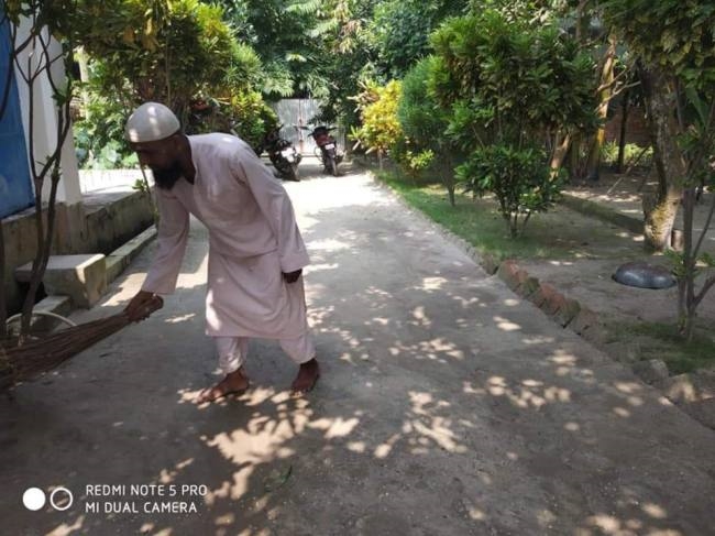 प्रयागराज की स्वच्छता को गांव में उतार रहे अकबर प्रयागराज की स्वच्छता