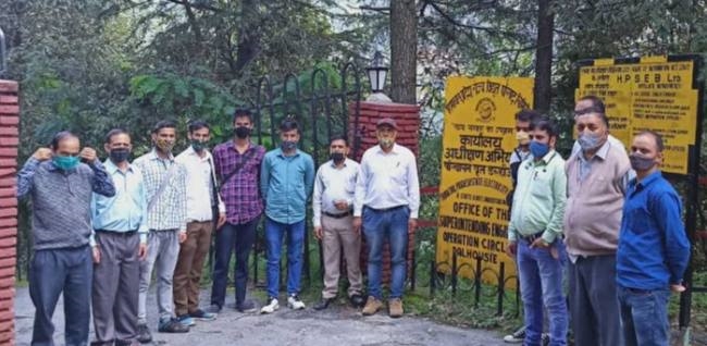 बिजली कंपनियों के निजीकरण के विरोध में प्रदर्शन