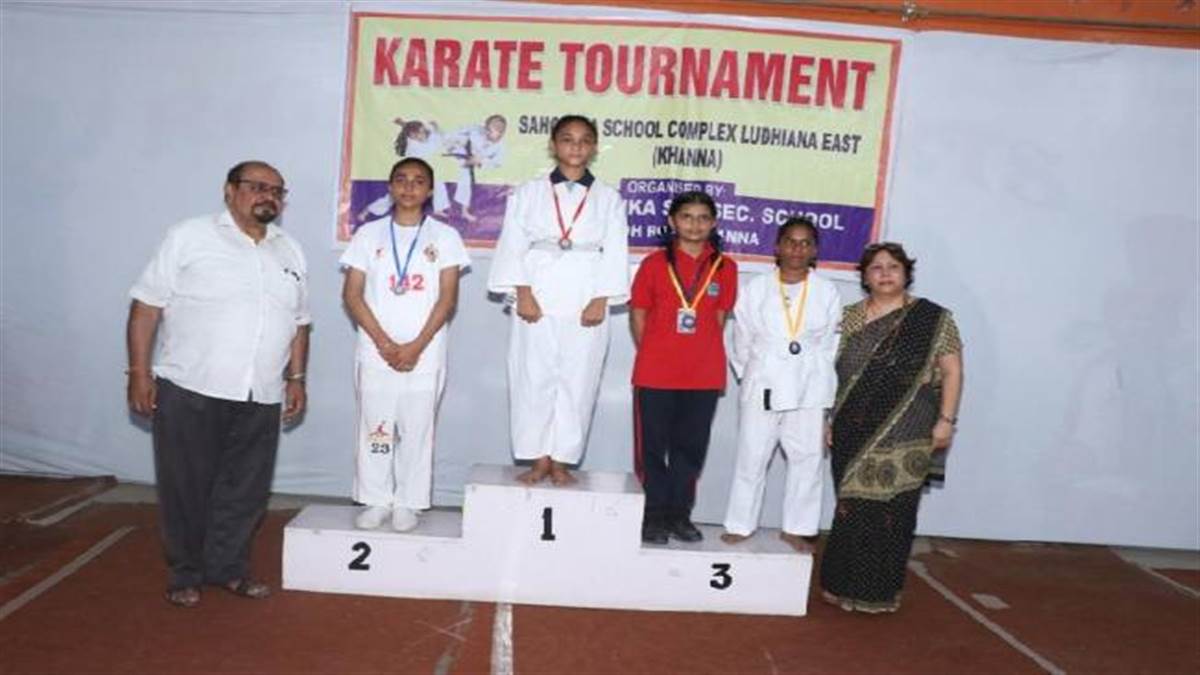 कराटे चैंपियनशिप: कलगीधर अकादमी ने जीती ओवरआल ट्राफी