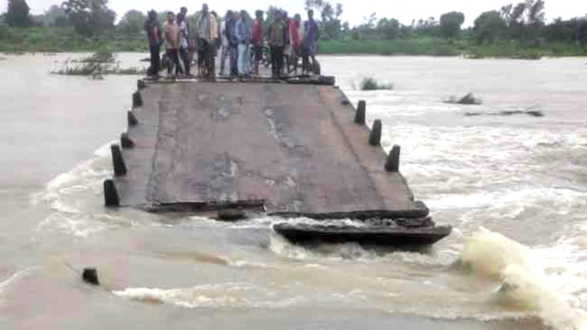 Odisha Weather Update: नदियों के जलस्तर बढ़ने से बाढ़ का खतरा मंडरा रहा है