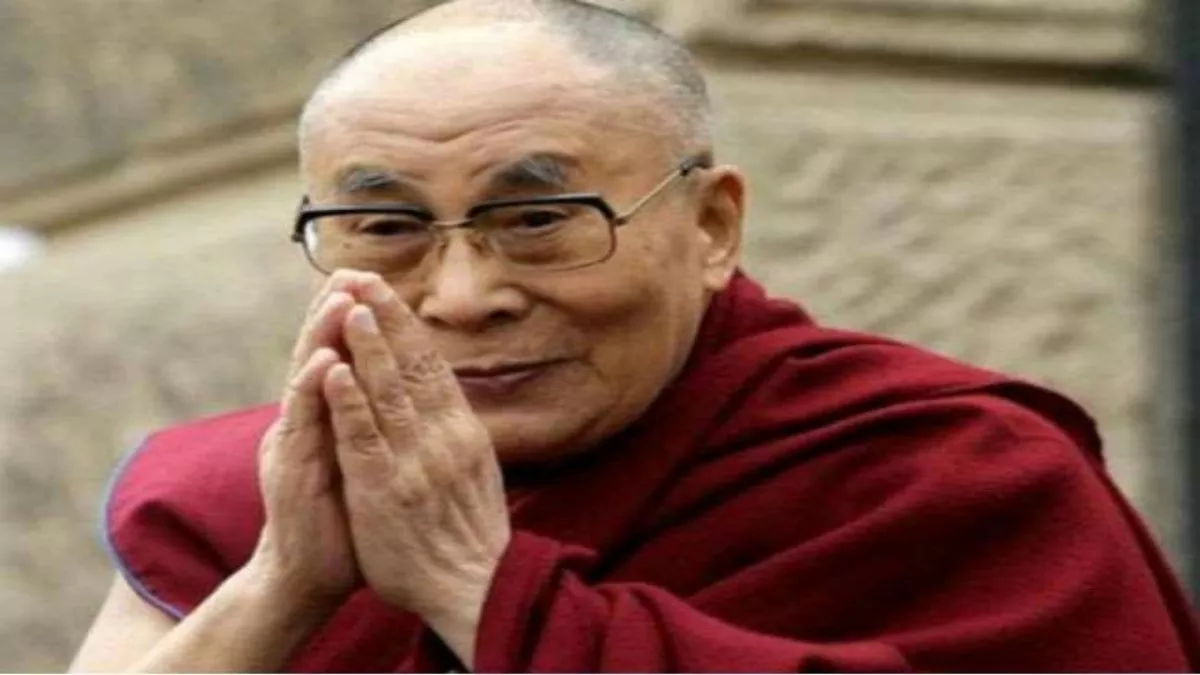 Dalai Lama Ladakh Tour: जानिए क्यों लद्दाख में हवाई योद्धाओं की हिम्मत के कायल हुए बौद्ध गुरु दलाई लामा, पढ़ें क्या है पूरा मामला