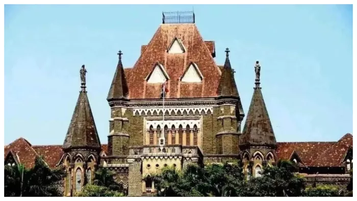 मुंबई की सड़कों पर गड्ढों से नाराज बॉम्बे हाईकोर्ट (फाइल फोटो)