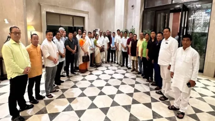 मणिपुर के विधायकों ने PM को सौंपा ज्ञापन