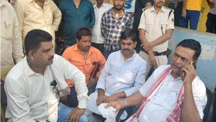 आरा में बीजेपी कार्यकर्ता के बीच पहुंचे आरके सिंह (जागरण)