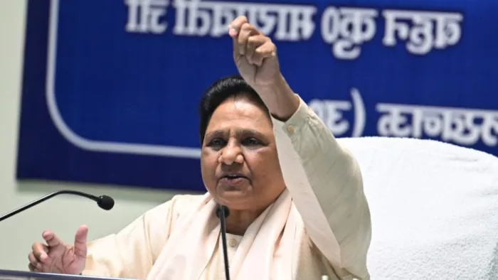 मायावती ने आरक्षण बिल को लेकर सरकार को घेरा है।