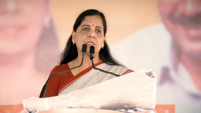आप प्रमुख अरविंद केजरीवाल की पत्नी सुनीता ने बोला BJP पर हमला।