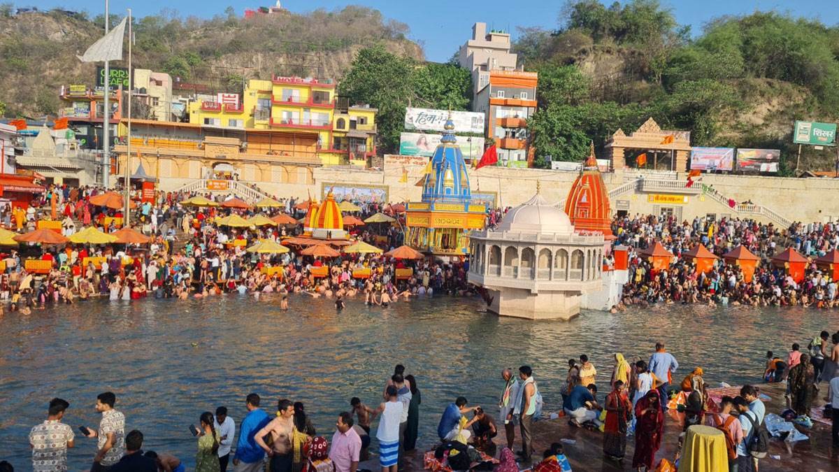 https://www.jagranimages.com/images/newimg/10082025/10_08_2025-14_04_2023-ganga-snan-haridwar_23385133_74849314_24009114.jpg