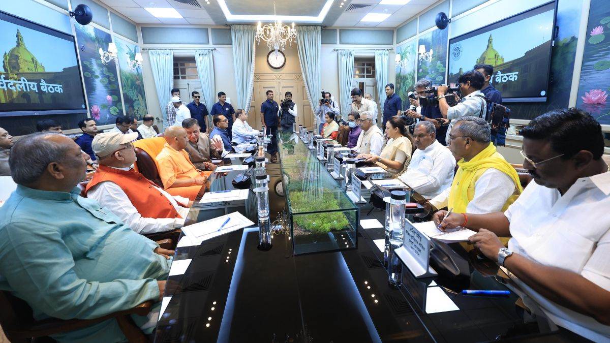 https://www.jagranimages.com/images/newimg/10082025/10_08_2025-cm_in_all_party_meeting_dainik_jagran__24009017.jpg