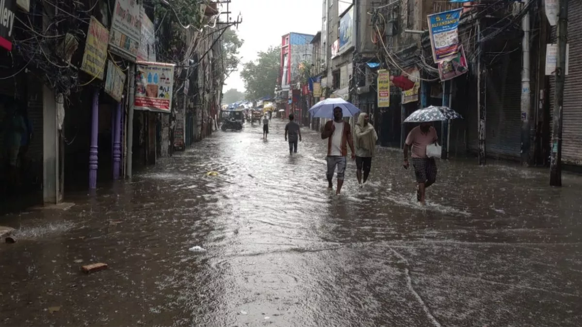 Delhi Rains: जलभराव और जाम से जूझी दिल्ली, हादसों में दो बच्चियों समेत सात की मौत
