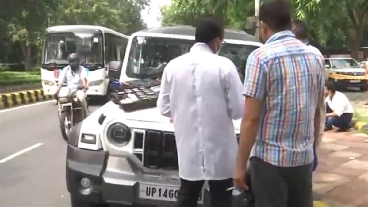 ncr delhi thar accident one dead and one injured in 11 murti road hit and run